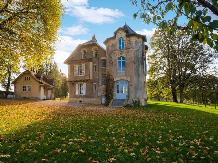 Location de vacances pour 20 personnes, avec Terrasse et Jardin dans Pouru-Saint-Remy