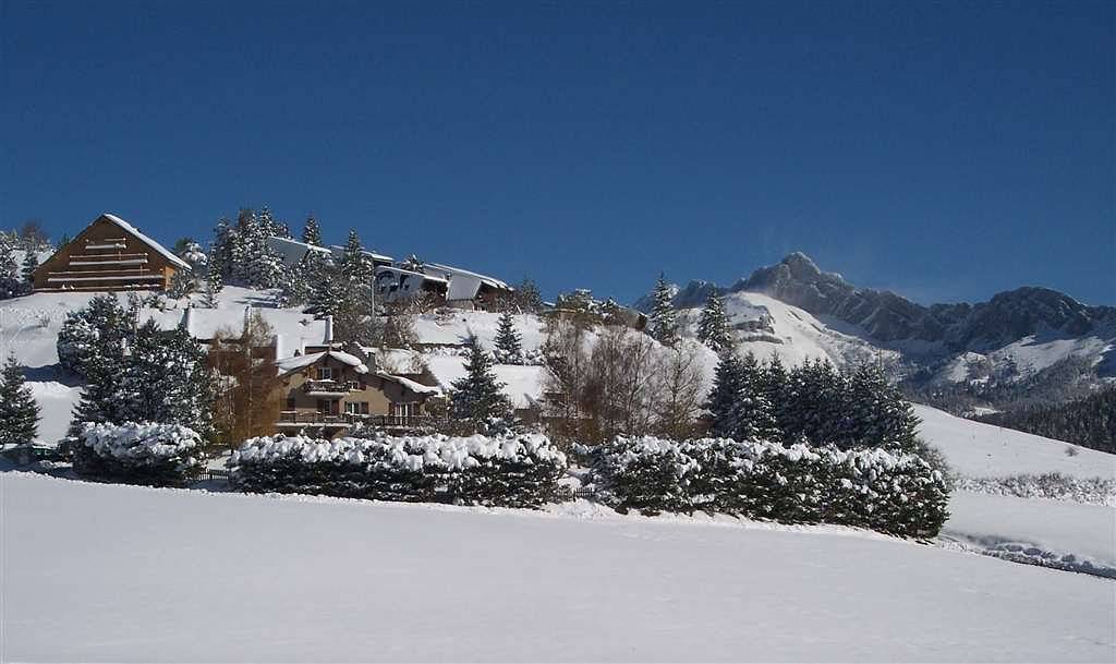 Gîte confortable avec parking, jardin et chauffage, à proximité des remontées mécaniques et de la station de ski in Corrençon-en-Vercors, Parc naturel régional du Vercors