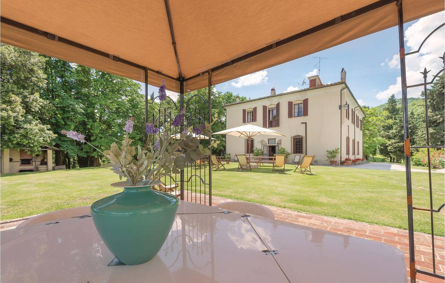 Gartenapartment am Pool mit Parkplatz und Küche in Chianni, Etruskische Küste