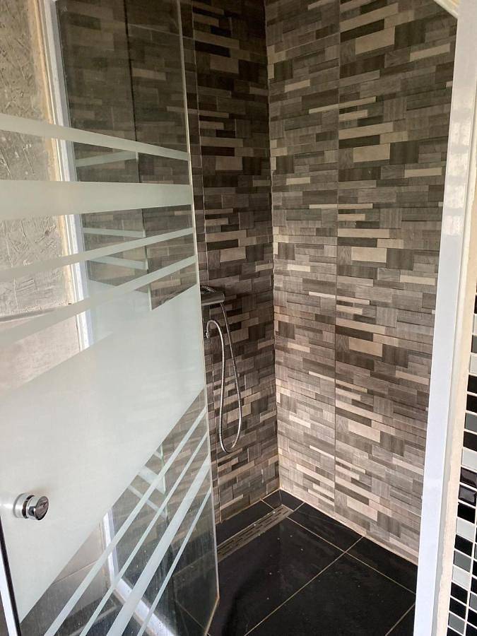 Location de vacances pour 6 personnes, avec balcon ainsi que jardin et piscine à Païta - 4