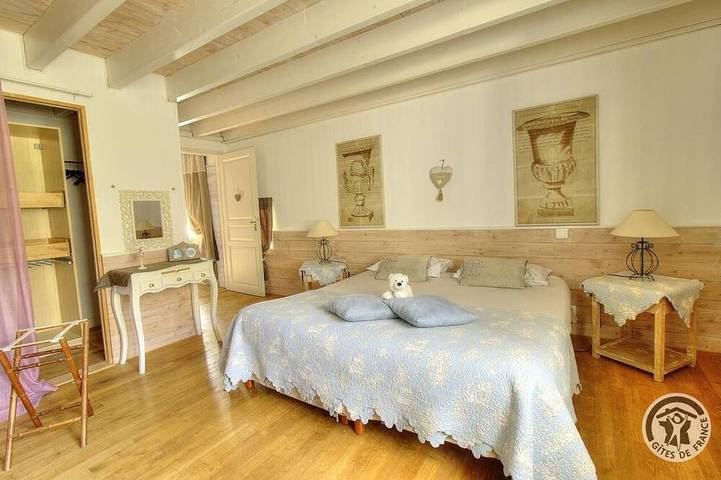 Location de vacances pour 12 personnes, avec jardin à Vernay - 2