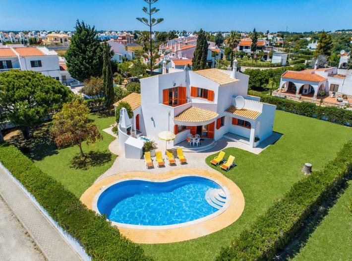 Casa rural para 8 personas, con jardín además de piscina y balcón en Armação de Pêra (costa)