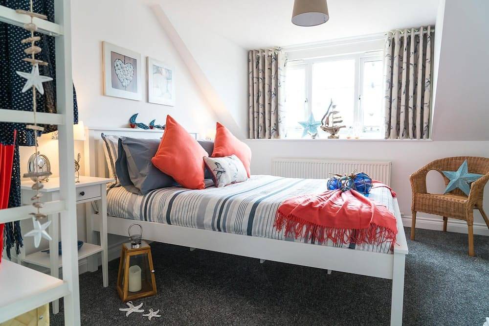 Cosy Seaside Cottage, minutes from Beach & Village, Dog-Friendly, with parking. in Shaldon, Devon