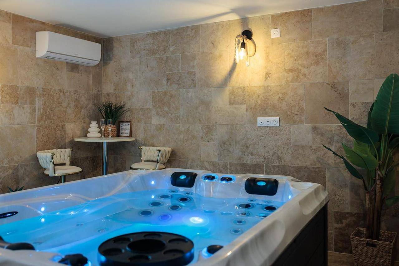 Loft de charme avec jacuzzi proche d'Agen in Foulayronnes, Quercy
