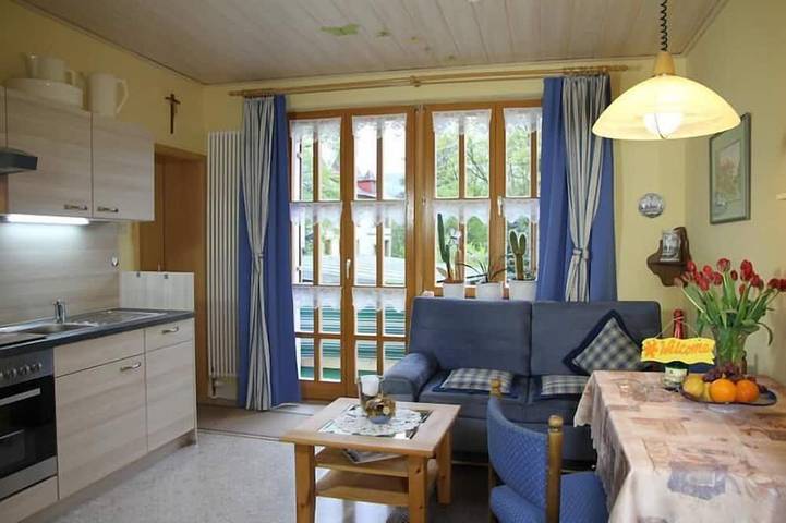 Ferienwohnung für 3 Personen, mit Balkon und Garten sowie Sauna