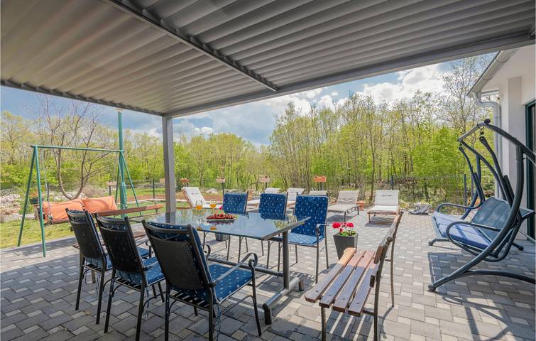 Gemütliche 156 m² große Wohnung mit Pool und Terrasse, in der Nähe von Fluss und See in Makarska Riviera