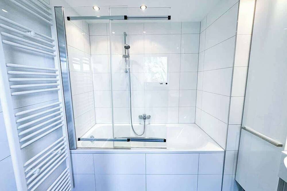 Ganze Wohnung, 2.Schlafzimmer Apartment, Terrasse, Seezugang in Velden am Wörther See, Villach-Land
