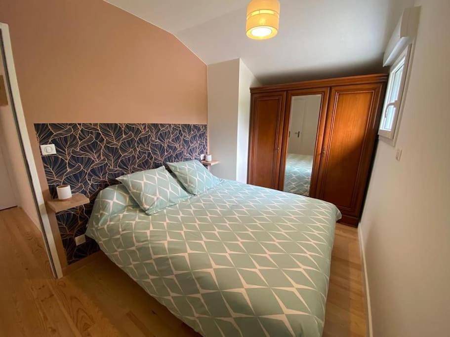 Appartement entier, Le Cast'L 4 Coin de paradis en bord de Dordogne in La Rivière, Région de Libourne