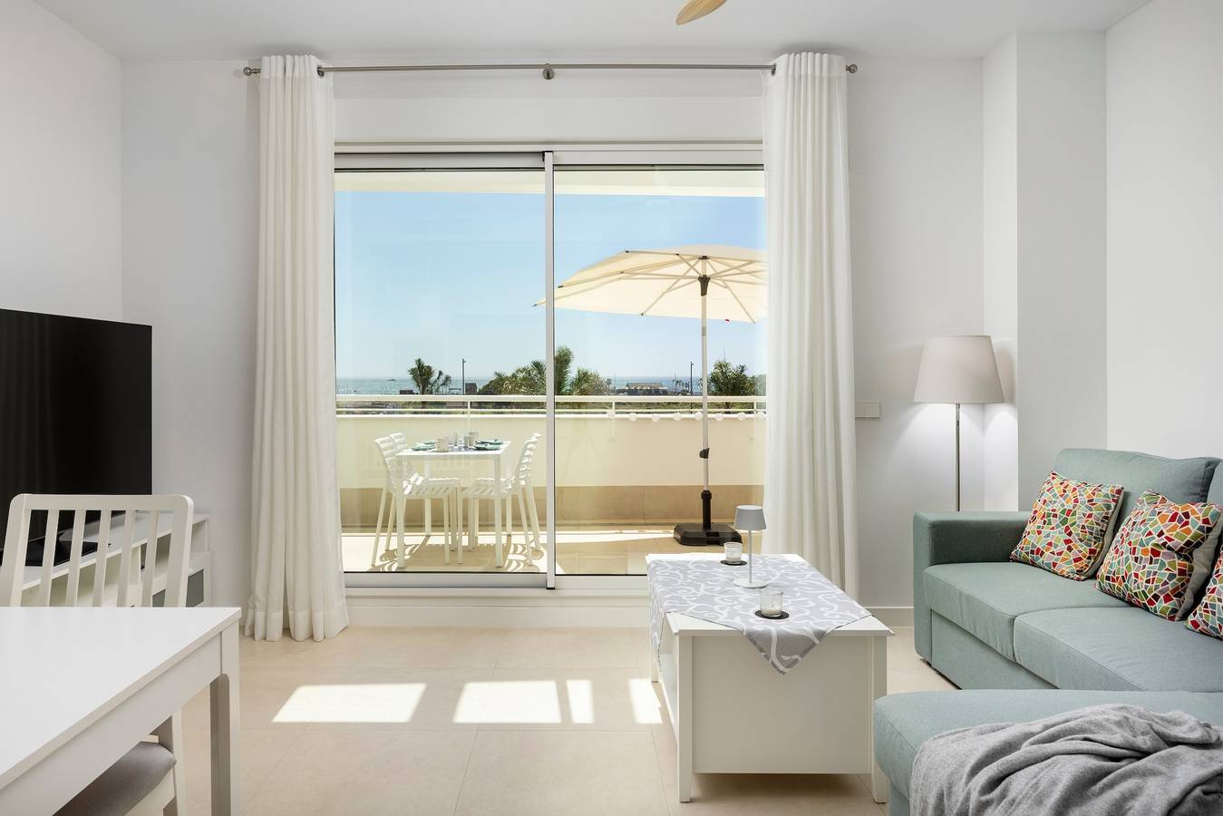 Appartement entier, Appartement 'Horus 051' avec vue sur mer, Wi-Fi et climatisation in Torre del Mar, Costa del Sol