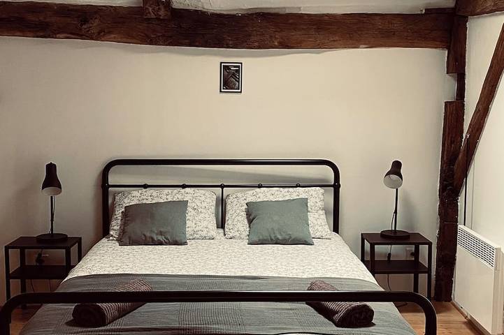 Location de vacances pour 8 personnes, avec piscine ainsi que terrasse et jardin à Champagne-et-Fontaine - 3