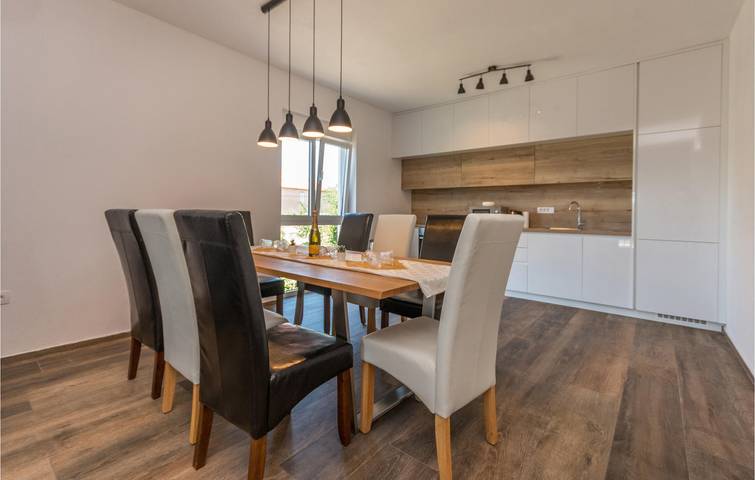 Ganze Ferienwohnung, Apartment mit Meerblick, WLAN, Klimaanlage und Parkplatz, 100 m vom Strand entfernt in Plaža Morovička, Općina Sveti Filip i Jakov