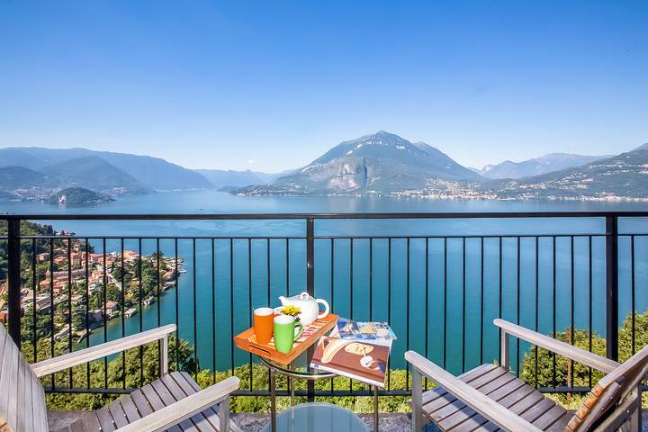 Gîte pour 2 personnes, avec piscine ainsi que vue sur le lac et balcon dans Perledo