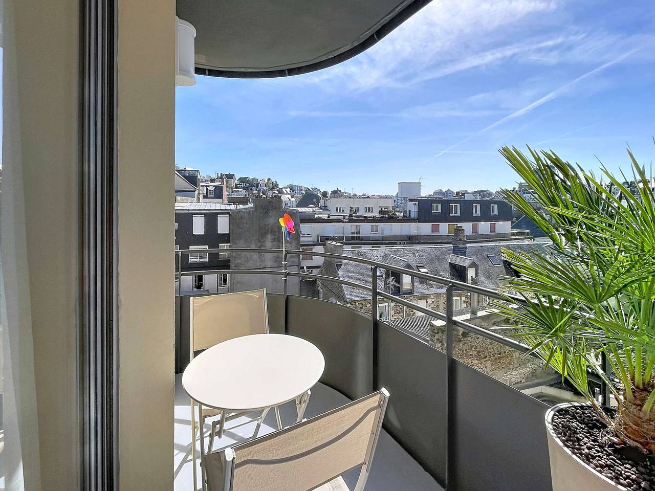 Studio entier, Studio cosy, parking sécurisé - 2 pers. (50 m de la plage) in Granville, Côte de la Déroute