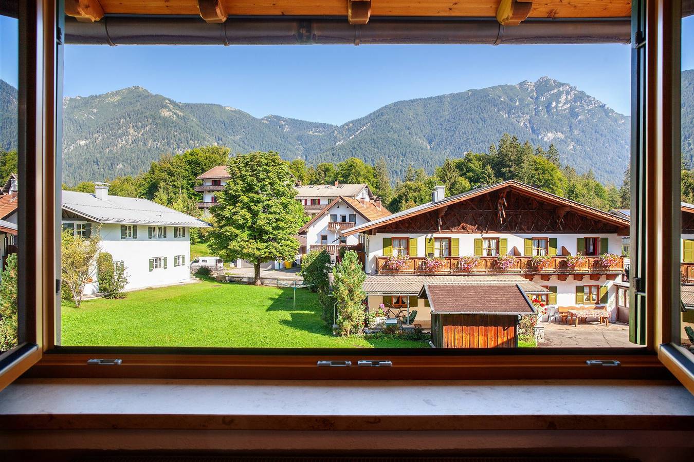 Ganze Wohnung, Ferienwohnung "Waxensteinblick" mit Bergblick, Balkon und Wlan in Grainau, Eibsee