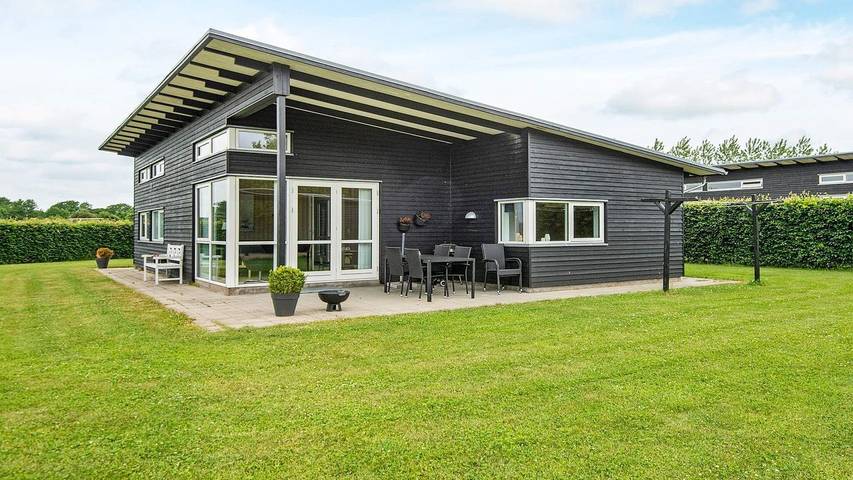 Ferienhaus für 6 Personen, mit Whirlpool und Terrasse in Flovt Strand