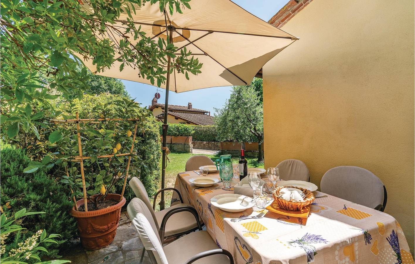 Appartamento intero, Appartamento soleggiato con piscina e vista - 2km dal centro in Loro Ciuffenna, Valdarno