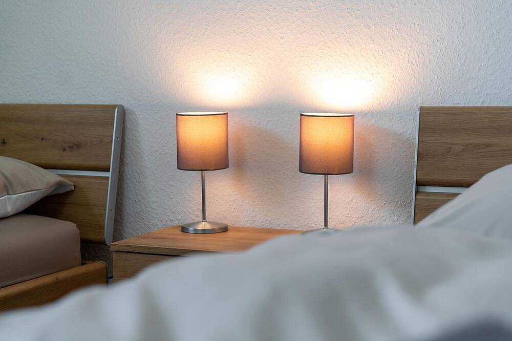 Ganze Wohnung, Haus Laura - Ferienhaus, Dusche und Badewanne in Rostrup, Bad Zwischenahn