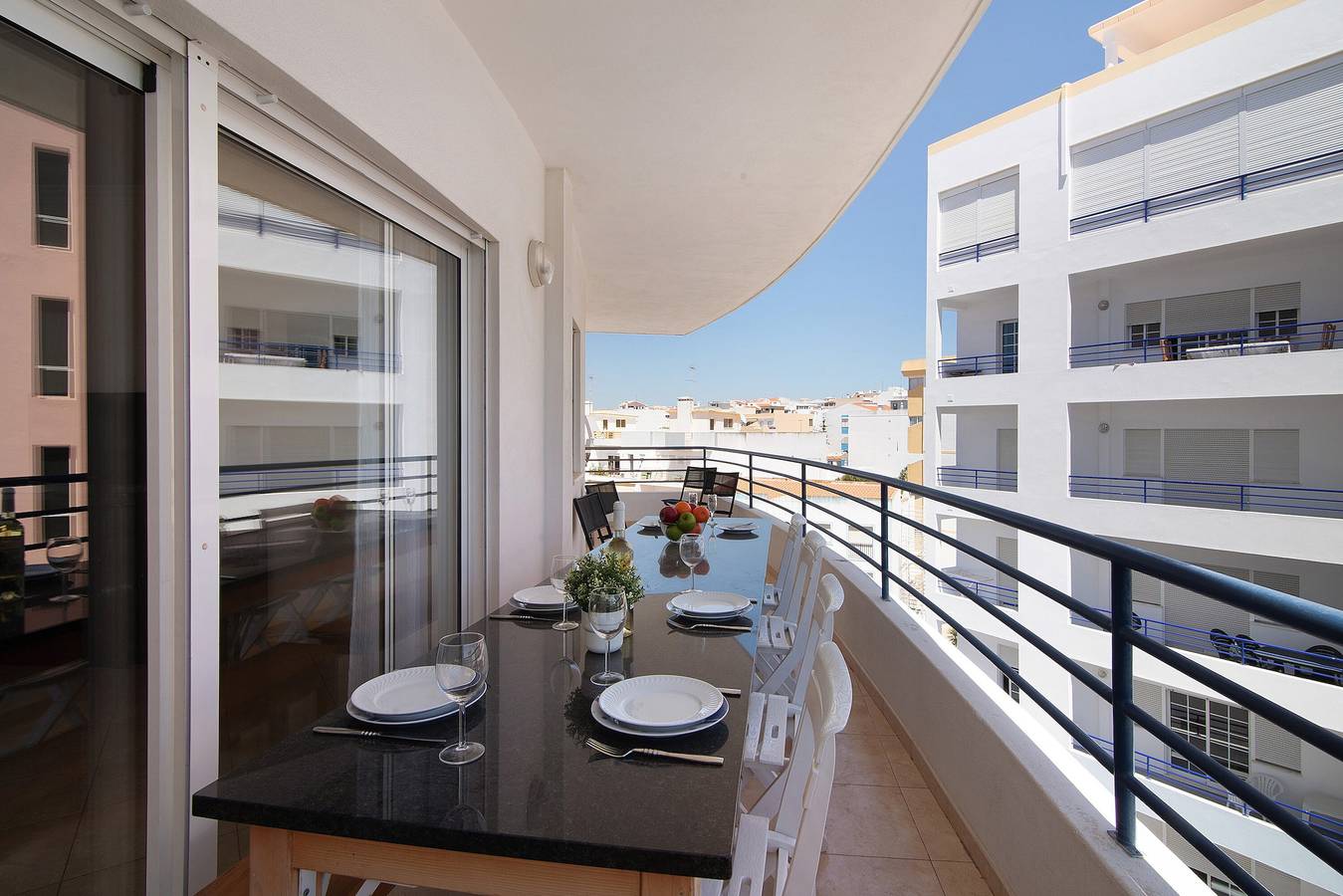 Appartement entier, Appartement « Quarteira Beach Iii » avec balcon, Wi-Fi et climatisation in Quarteira, District de Faro