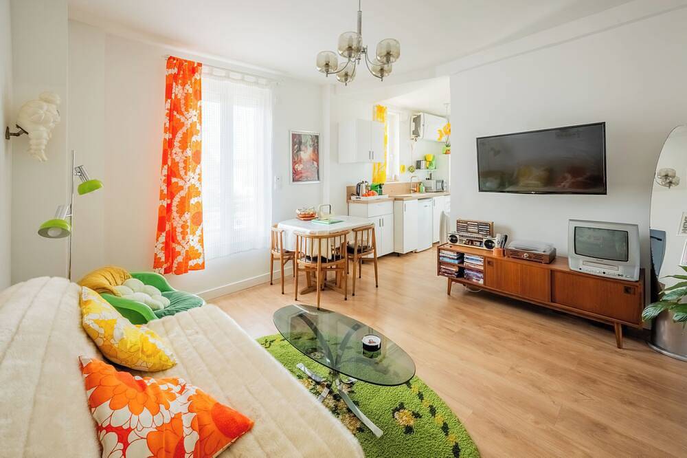 Apartamento entero, Vintage, 10 min from Disneyland -30 min from Paris- 50m from train station - 30min from Cdg airport in Esbly, Sena y Marne