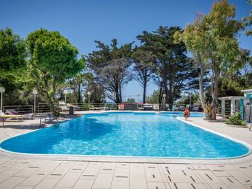 Ferienhaus für 4 Personen, mit Garten und Pool in Livorno