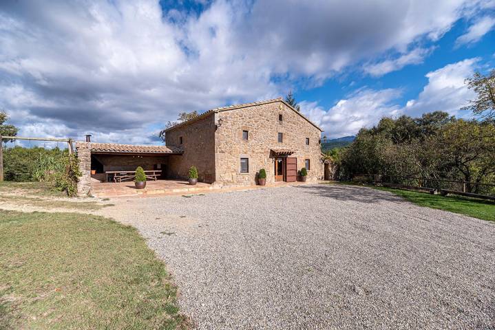 Casa rural para 12 personas, con terraza y jardín en Lladurs