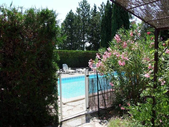 Location de vacances pour 6 personnes, avec vue ainsi que piscine et jardin à Carnas