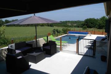 Gîte pour 6 personnes, avec jardin et terrasse à Labastide-Marnhac