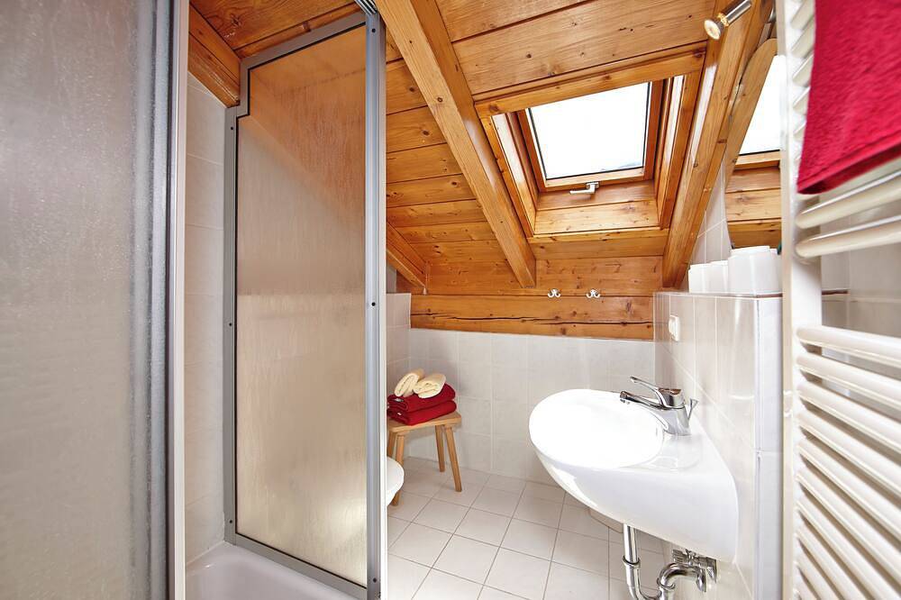 Ganze Wohnung, Gästehaus Mack im oberbayerischen Landhausstil in Oberau, Bayerische Alpen