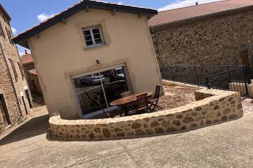 Gîte pour 4 personnes, avec terrasse dans Paulhac (Haute-Loire)