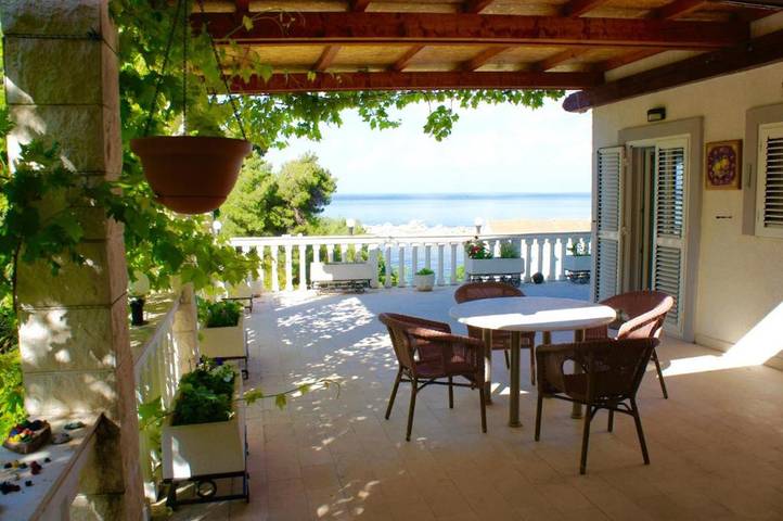 Casa vacanza per 8 persone, con Vista oceano e Balcone/Terrazza nonché Giardino a Sveti Stefan