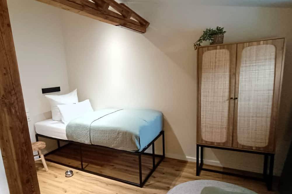 Quiet, cozy vacation home in the Eifel - ideal for hikers & Nürburgring in Langenfeld, Osteifel