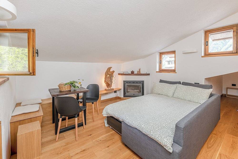 Entire apartment, Nest home in front of Mont Blanc in Entreves, Courmayeur