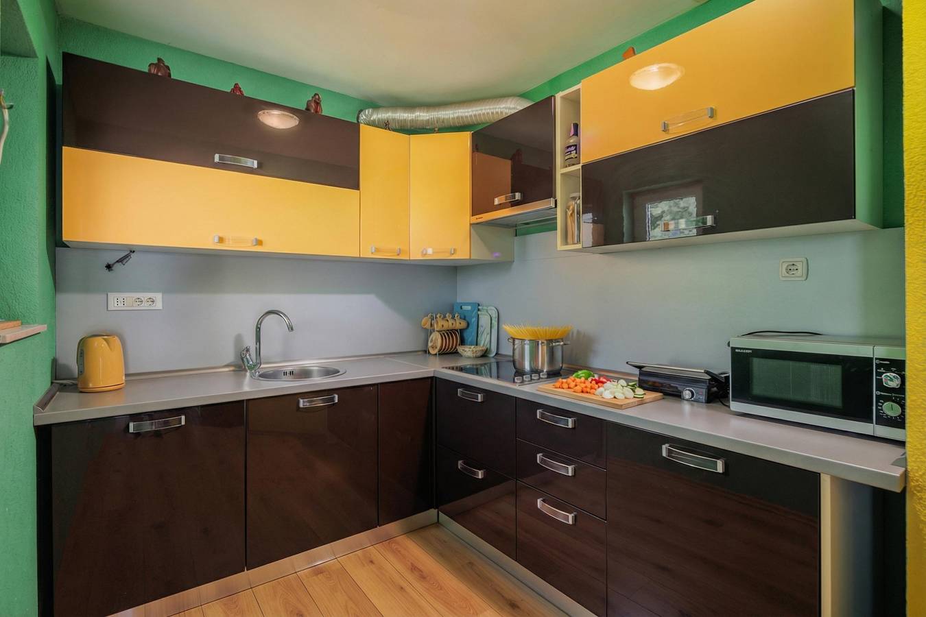 Geheel appartement, Colourful Seaview Apartment in Paveki, Vrh Martinscice