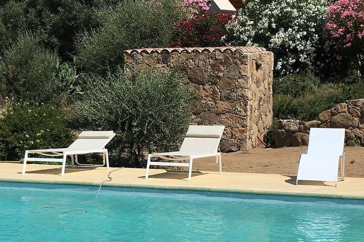 Maison de vacances pour 4 personnes, avec piscine ainsi que jardin et terrasse