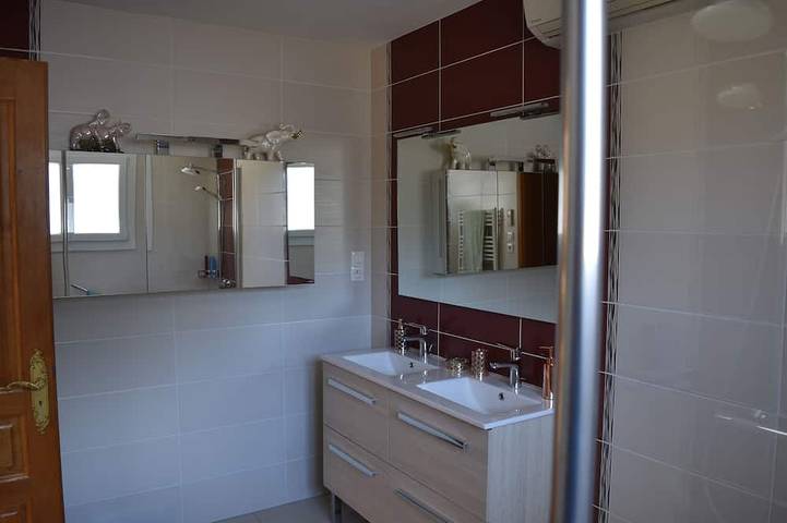 Location de vacances pour 5 personnes, avec terrasse et jardin dans Pierre-Châtel - 4