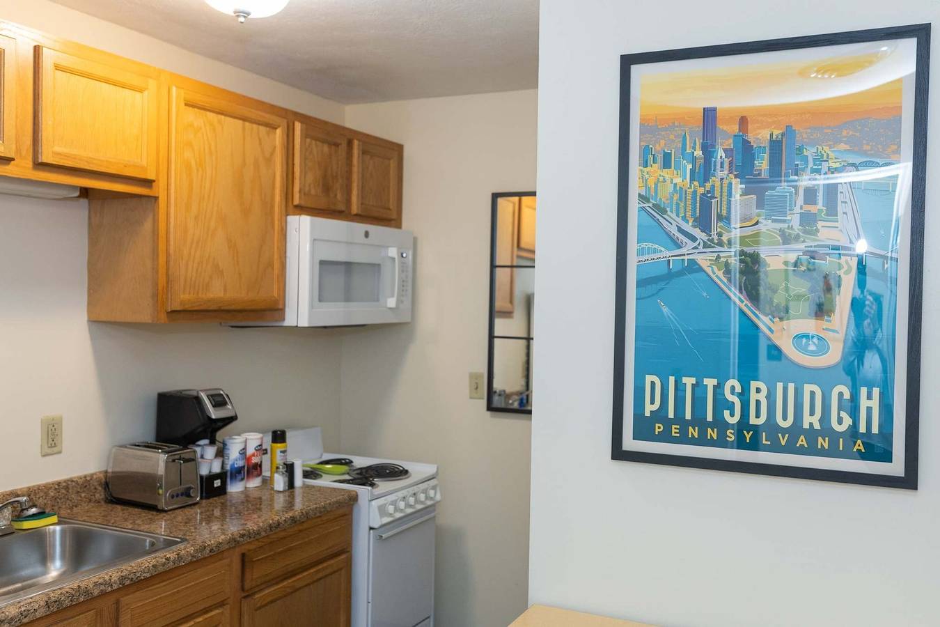 Entire apartment, 2 Bedroom Downtown Apt   Friends   Families Ideal  in Pittsburgh, Allegheny County