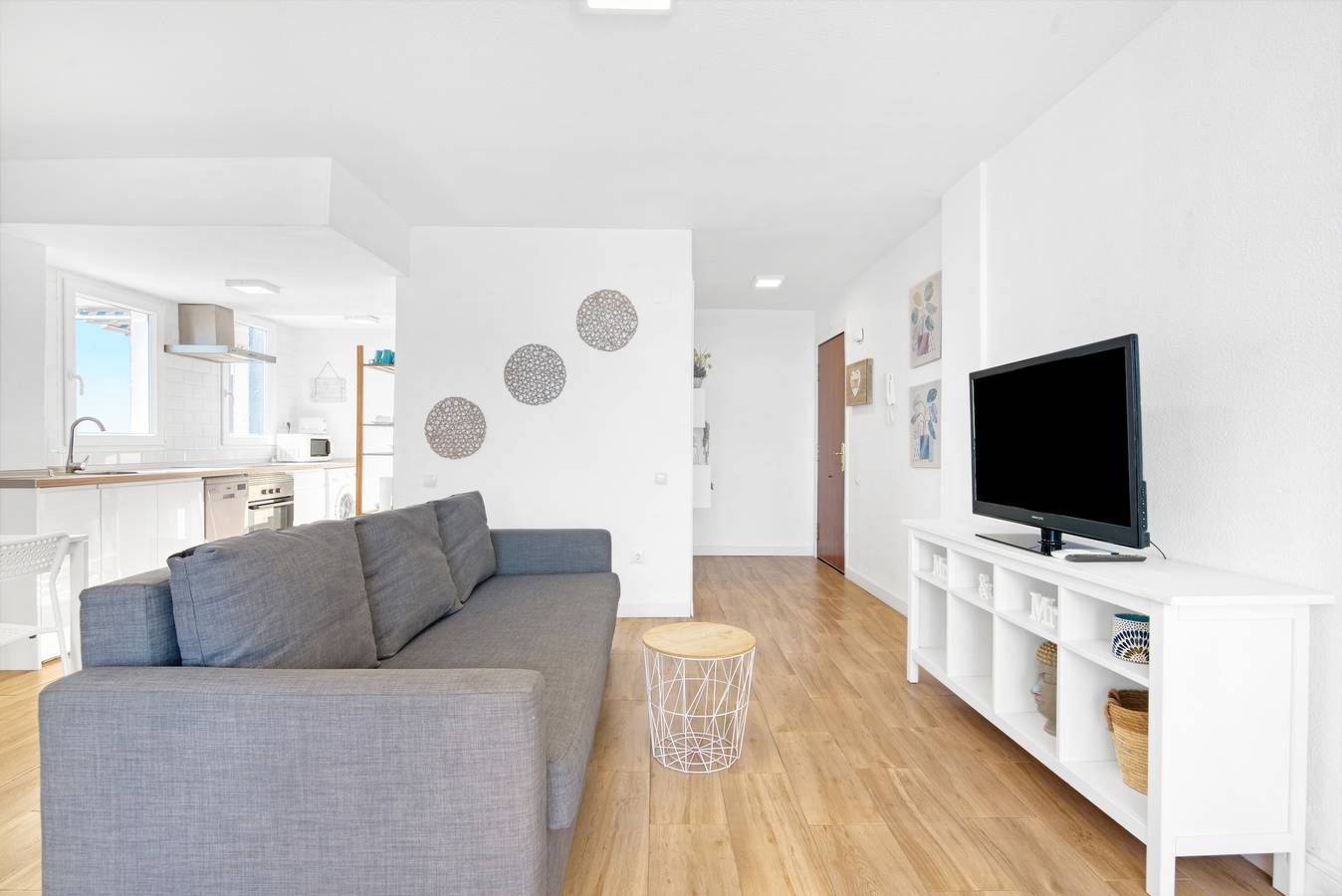 Apartamento entero, Apartamento 'Playa Puig' con piscina compartida, Wi-Fi y aire acondicionado in El Puig, Costa de Valencia