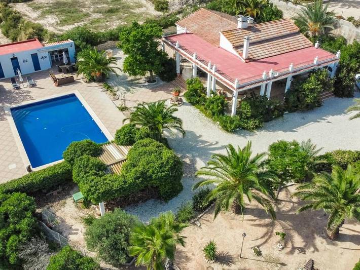 Casa rural para 8 personas, con Balcón y Terraza además de Jardín y Piscina en Elda - 4