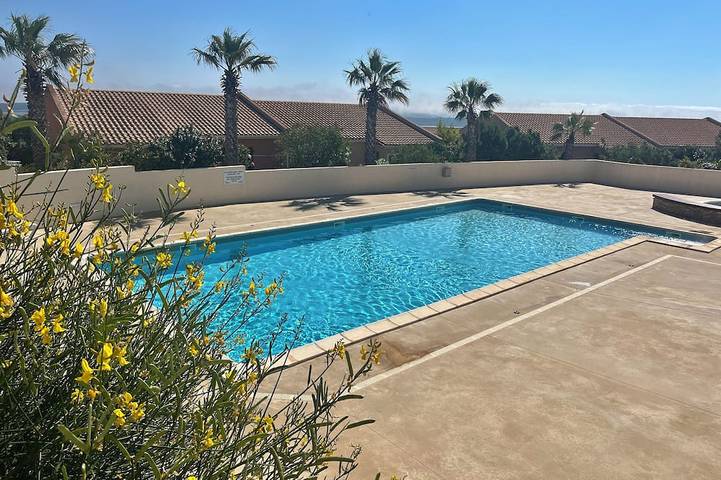Villa pour 6 personnes, avec piscine ainsi que jardin et balcon, animaux acceptés