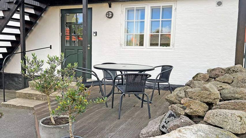 Ferieudlejning for 5 personer, med terrasse i Svaneke