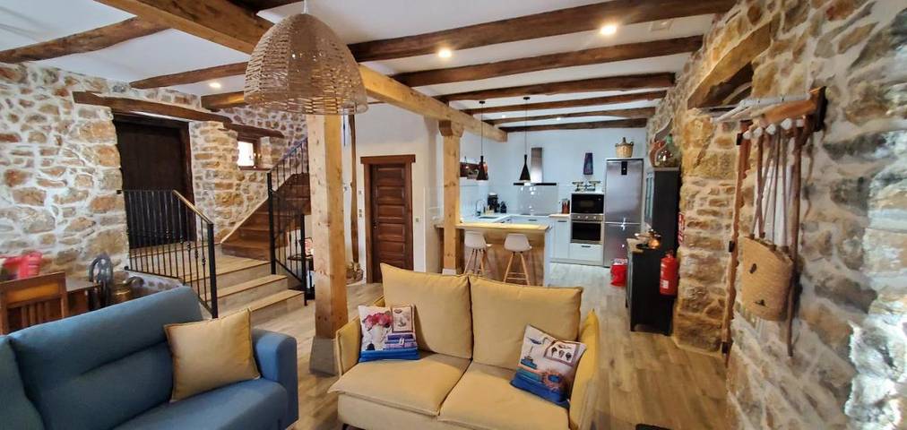 Casa rural para 7 personas, con vistas al lago además de vistas y jardín en Montaña de Luna - 3