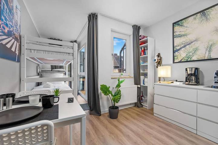 Appartement entier, Basic but comfortable, cosi - 30 min to DUsseldorf exhibition/fair, great value in Homberg/Ruhrort/Baerl, Duisbourg
