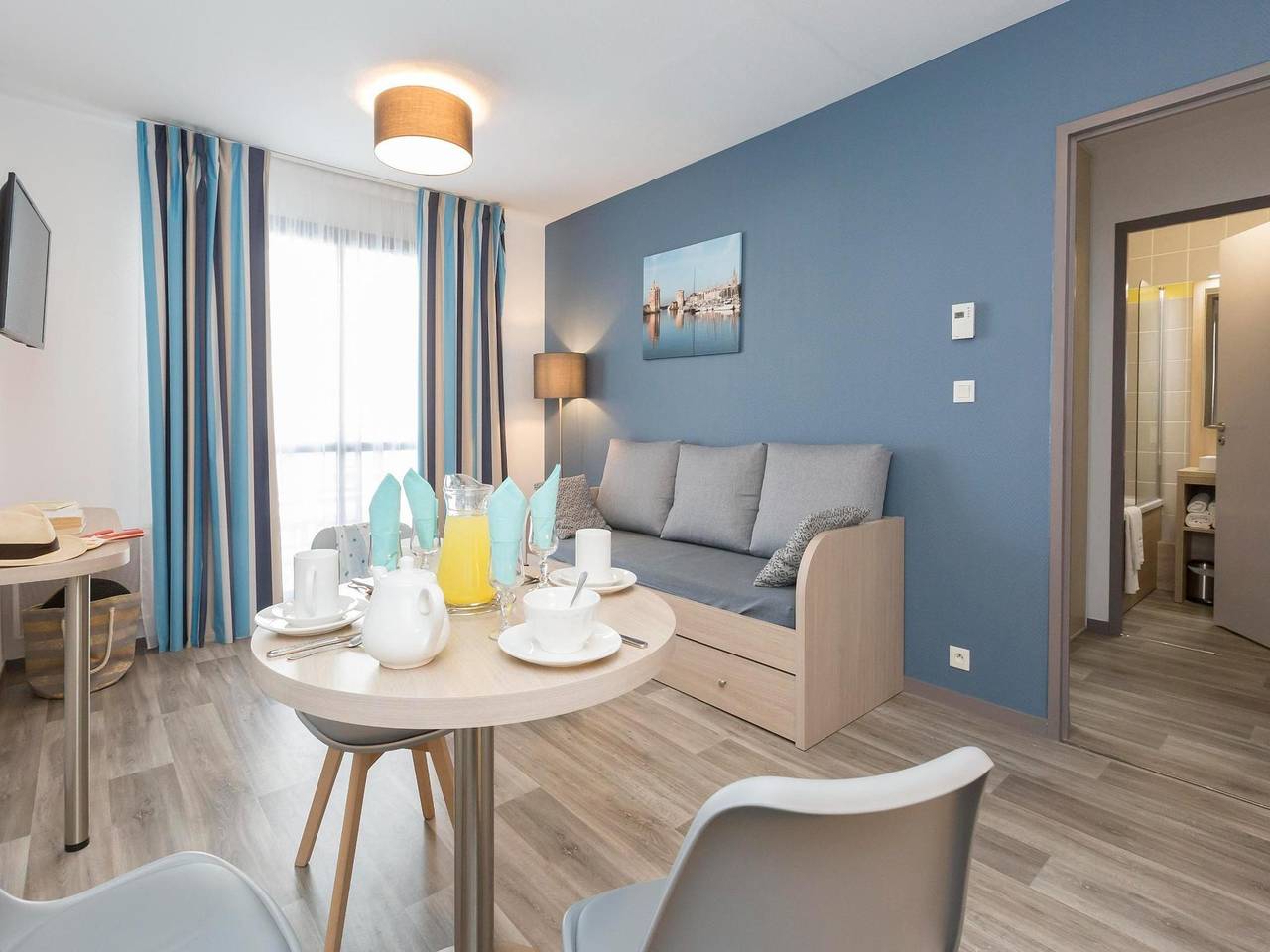 Entire apartment, Modern apartment in historic La Rochelle in La Rochelle, La Rochelle region