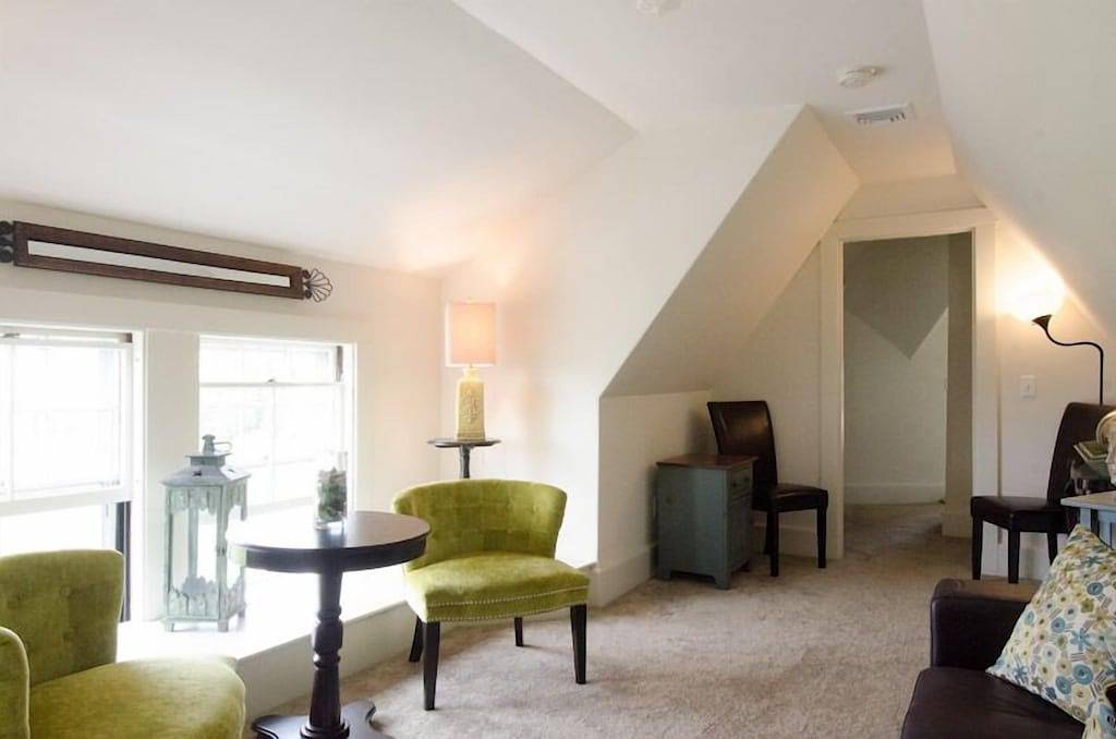 Ganze Wohnung, Newport - exklusives Renfrew Park Beach House Apartment mit Blick auf das Wasser, zentrale Klimaanlage in Middletown, Newport County