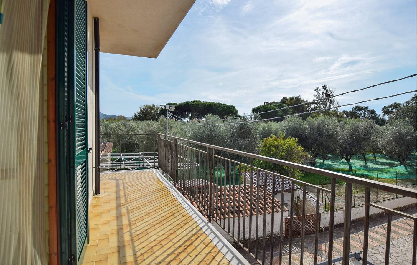 Apartamento vacacional entero, Encantador apartamento en planta alta con aparcamiento y WiFi, a 900 m de la playa. in Casal Velino, Cilento Coast