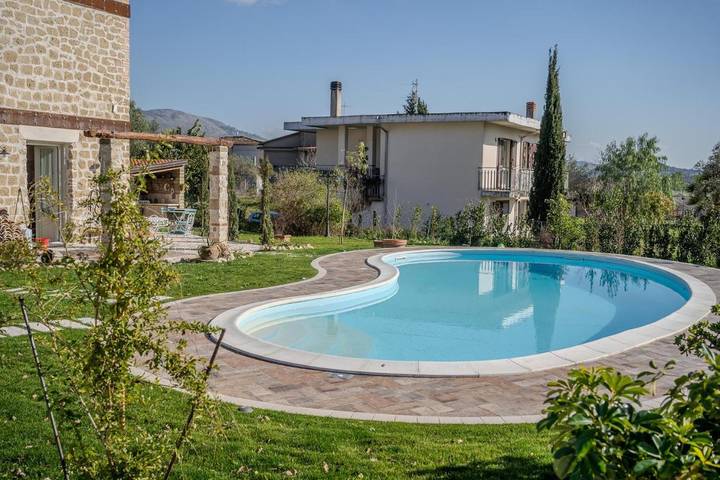 Appartamento per 4 persone, con Terrazza e Giardino nonché Piscina e Panorama a Spigno Saturnia