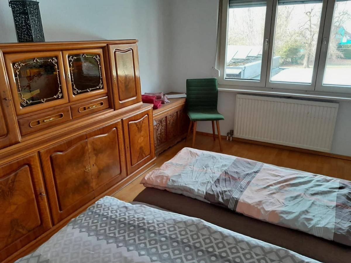 Ganze Wohnung, Basic Triple Room with Shared Bathroom in Dornbirn, Bodensee-Vorarlberg