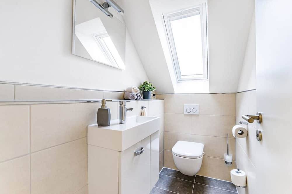 Ganze Wohnung, Fewo Panoramablick Dg 90 m² in Laacher See, Nickenich