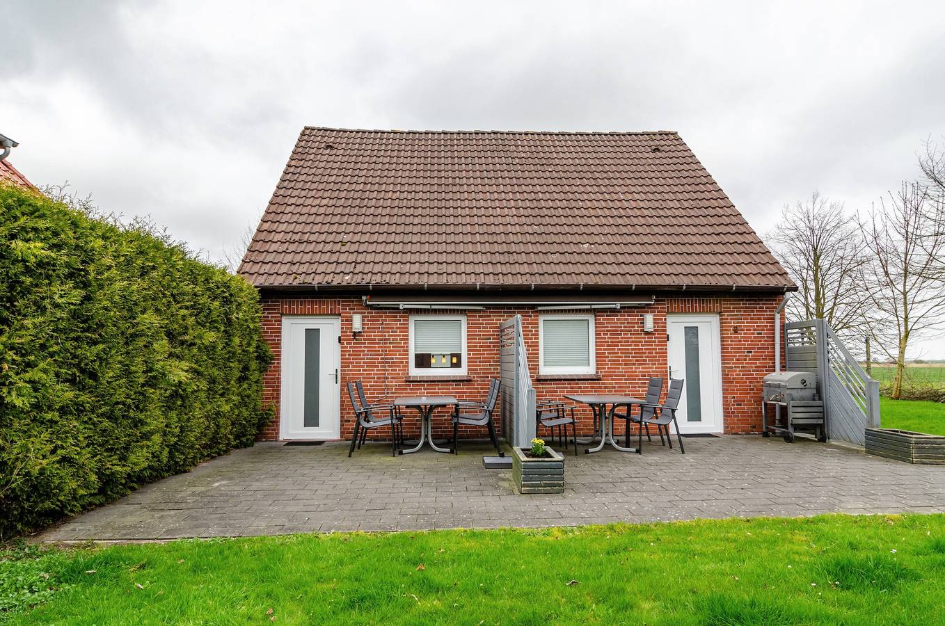 Entire apartment, Holiday Apartment "Nordsee 1" with Shared Terrace, Shared Garden & Wi-Fi in Hooksiel, Wangerland