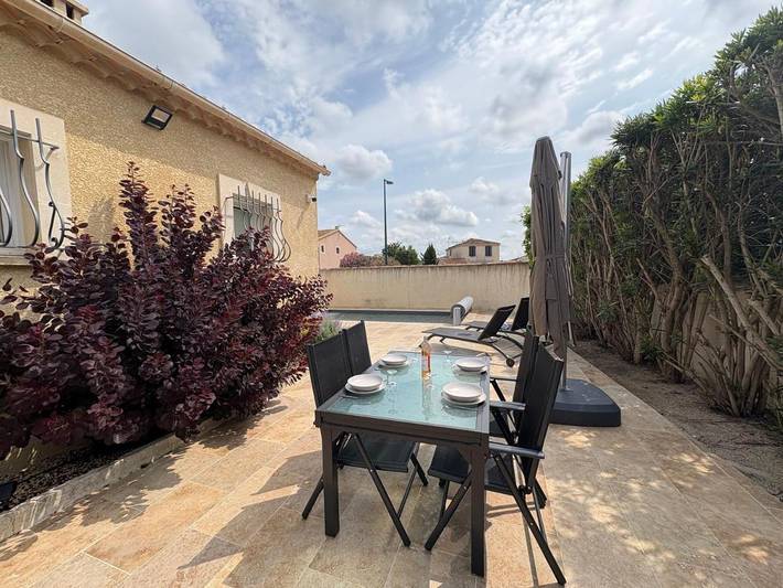 Location de vacances pour 6 personnes, avec piscine ainsi que jardin et jacuzzi, adapté aux familles à Fourques - 3